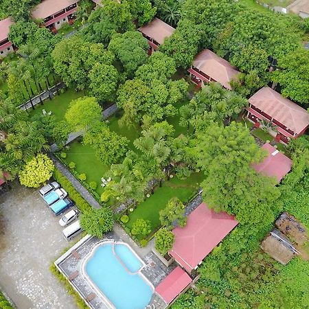Hotel Parkland Sauraha Exterior photo