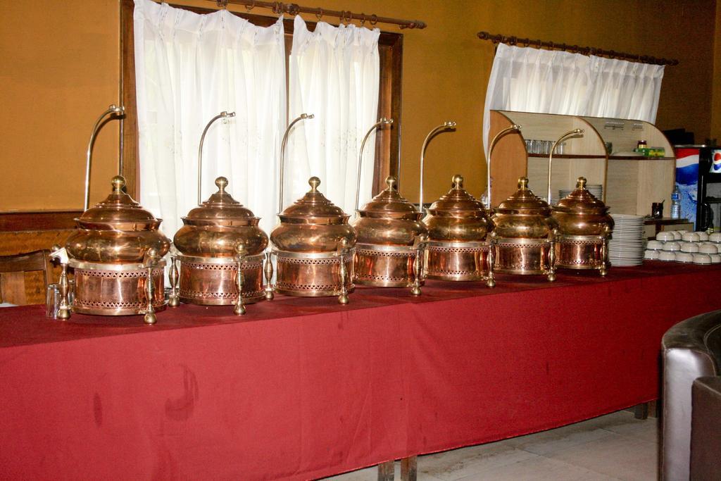 Hotel Parkland Sauraha Exterior photo