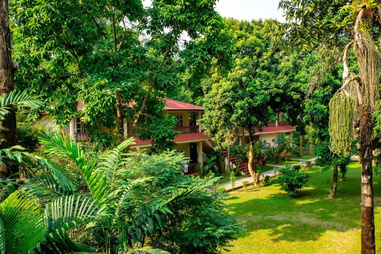 Hotel Parkland Sauraha Exterior photo