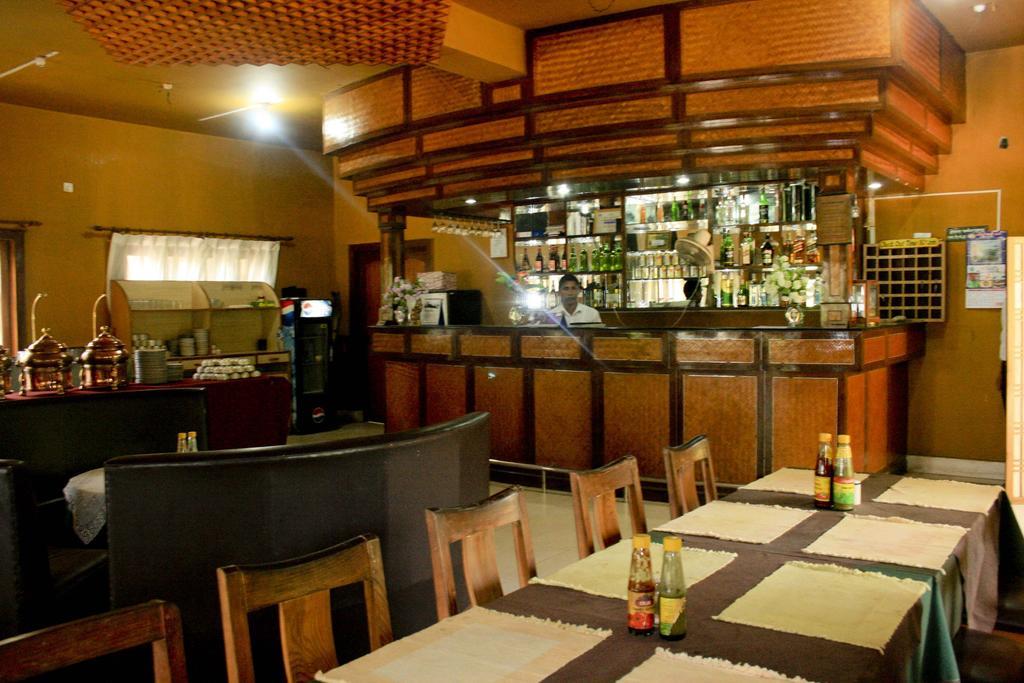 Hotel Parkland Sauraha Exterior photo