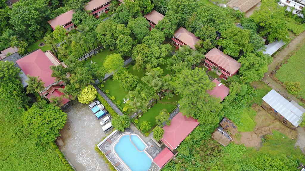 Hotel Parkland Sauraha Exterior photo